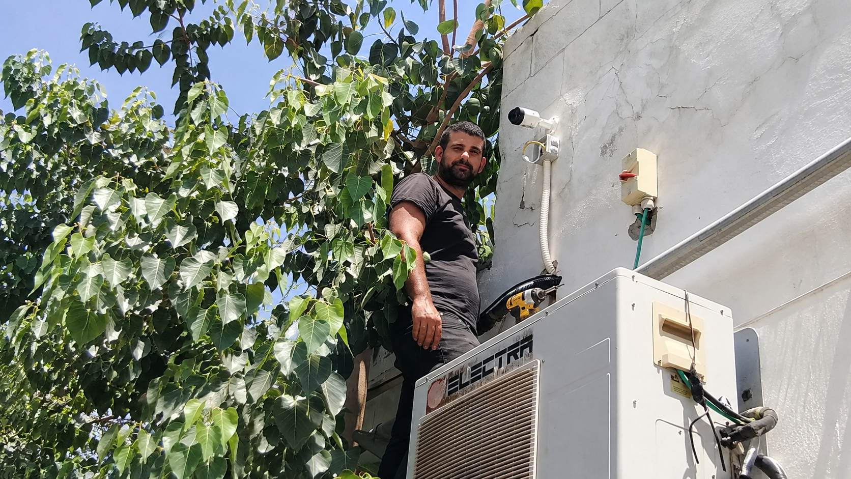 טכנאי התקנת מצלמות אבטחה ואזעקות בעבודה, קי סקיוריטי